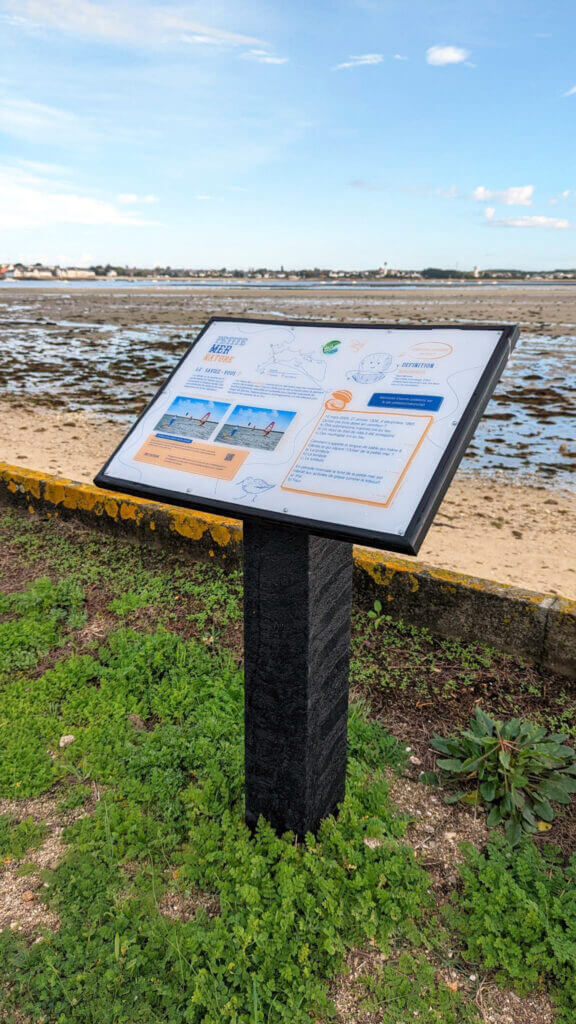 Panneau de signalétique de fabrication française