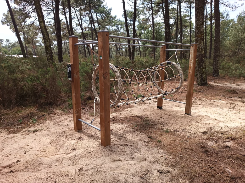 Parcours sportif - Pin classe 4 - Montalivet - Tunnel de corde