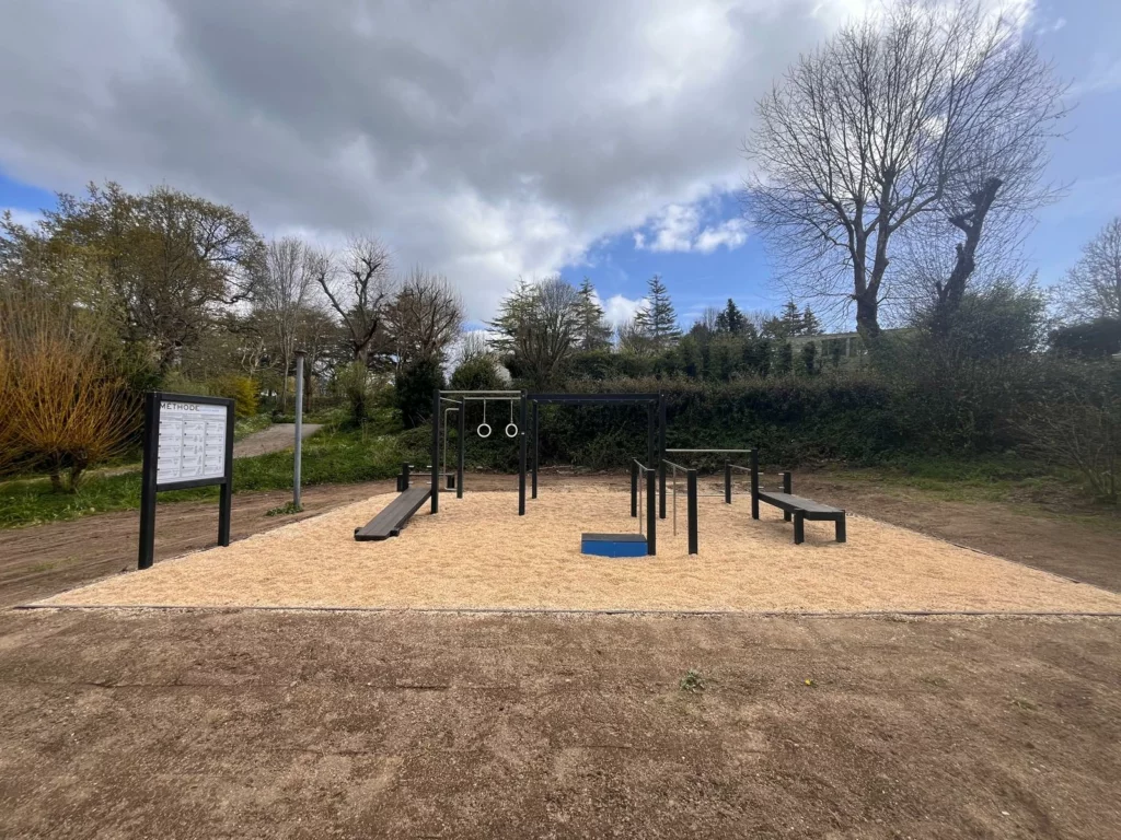 Modules street workout en plastique recyclé pour entraînement en plein air