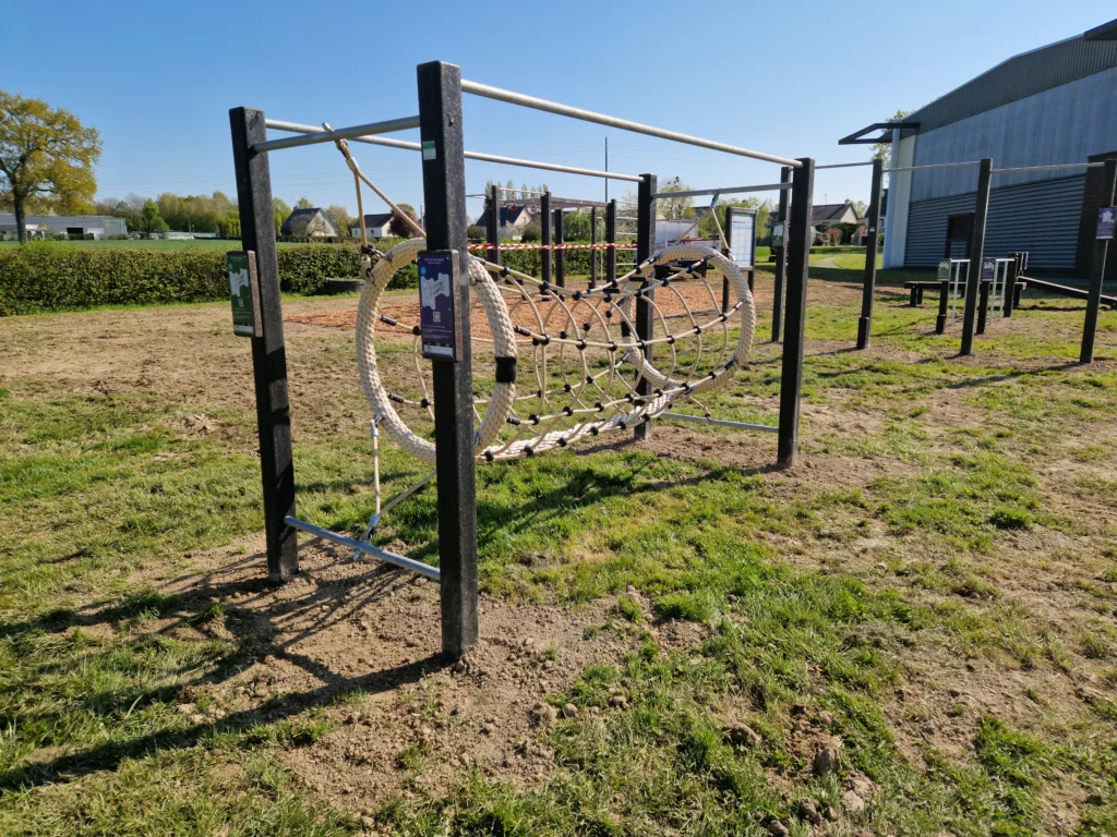 Parcours d’obstacles sportif en plastique recyclé pour collectivités