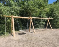 Portique balançoire en robinier pour aire de jeux extérieure