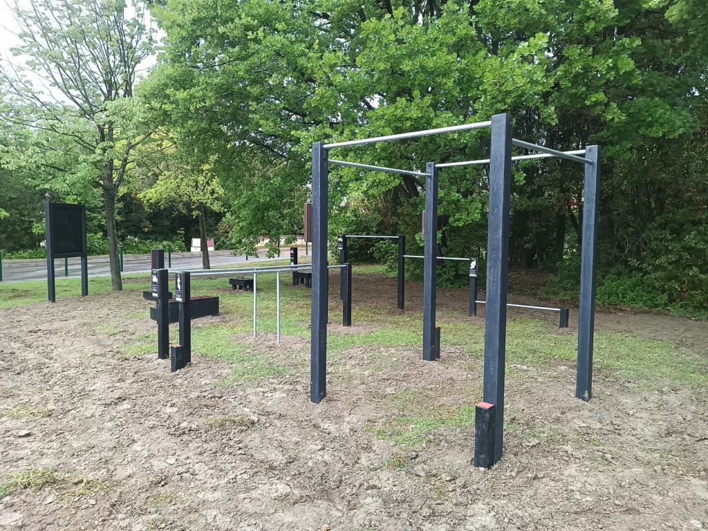 Street workout extérieur en plastique recyclé pour collectivités et espaces publics